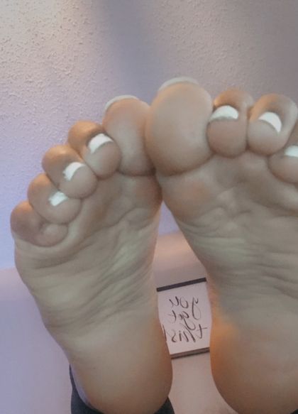 feetbyhoneyyn OnlyFans picture