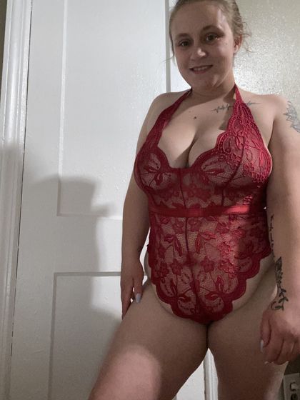 mommathiccums OnlyFans picture