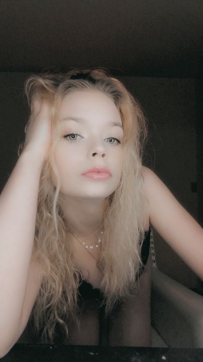 lucyyrose19 OnlyFans picture