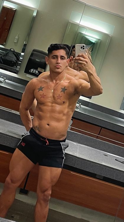 alexxxanderlatin OnlyFans picture