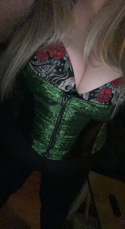 petitefeet4u2sir OnlyFans picture