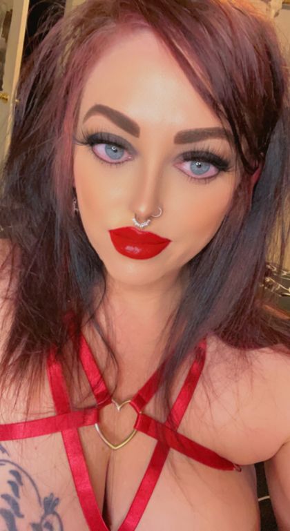 yourbigtiddiegoth OnlyFans picture