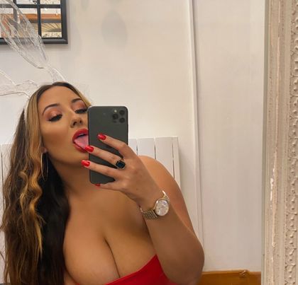 bustybrunettes OnlyFans picture