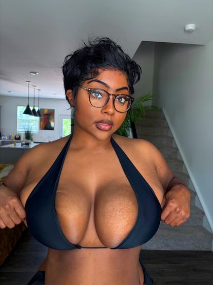 mona_juiicyyy OnlyFans picture
