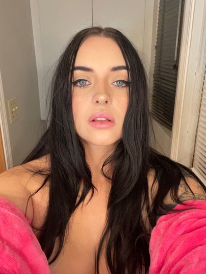 embergraves OnlyFans picture