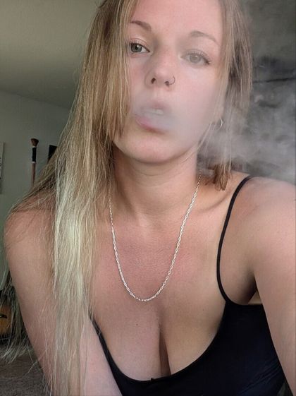 smokingkhaleesi OnlyFans picture
