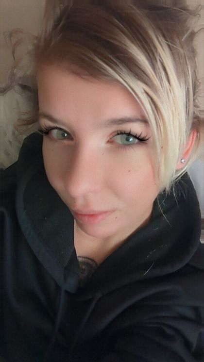 manicpixelle OnlyFans picture
