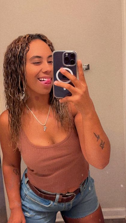 lezzbehonestt2 OnlyFans picture