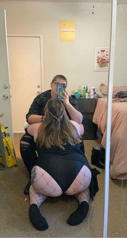 two-broke_girls OnlyFans picture