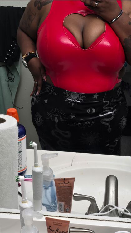 theeladiee OnlyFans picture