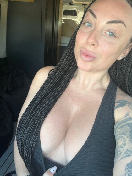 thenakedwifeisherexx OnlyFans picture