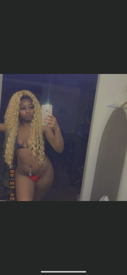 naughtynikkiiiii OnlyFans picture