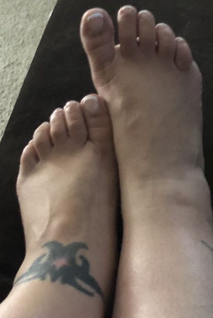 feistyfootzies OnlyFans picture