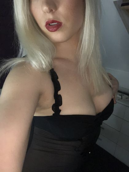 naughtyizzy OnlyFans picture