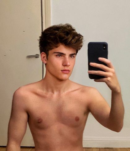 u210817993 OnlyFans picture