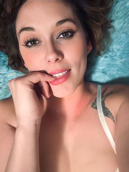 hotwifecydney OnlyFans picture