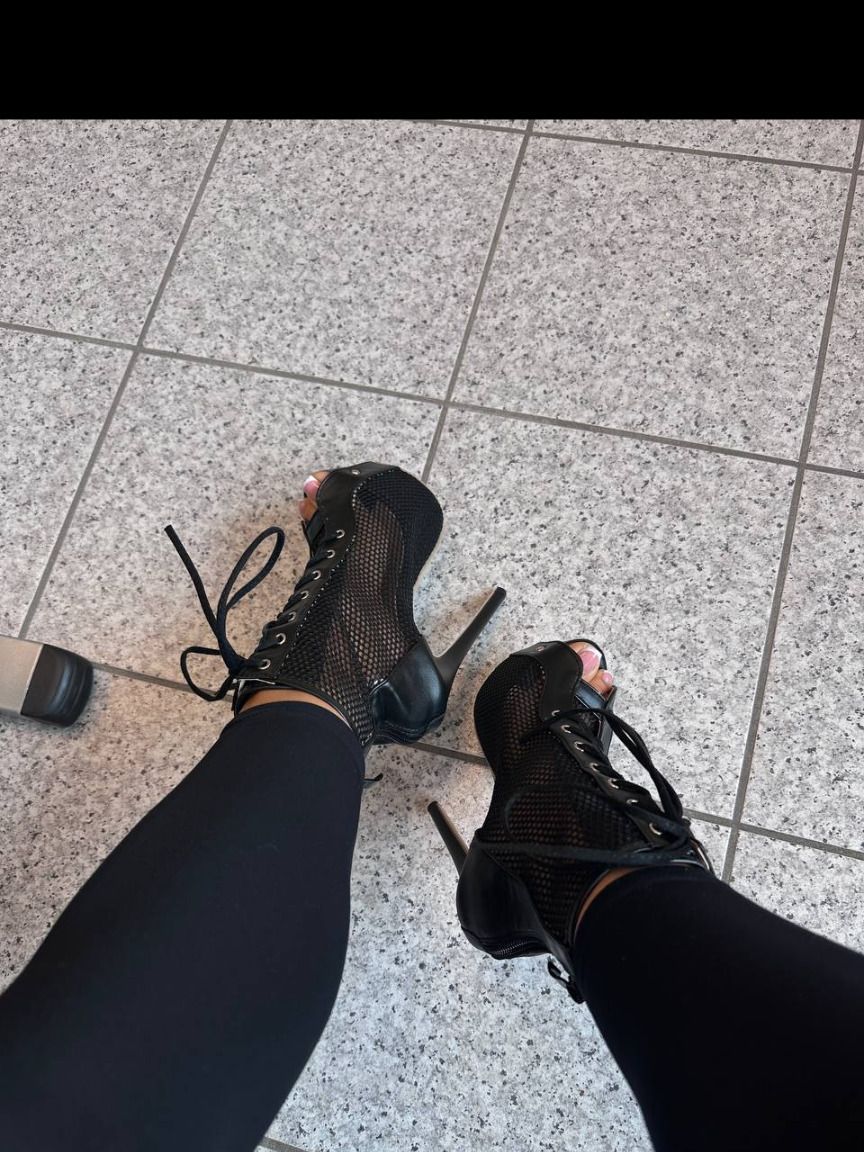 foxieefeetfree OnlyFans profile picture