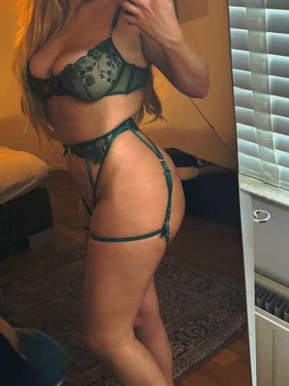 blondenadine OnlyFans picture