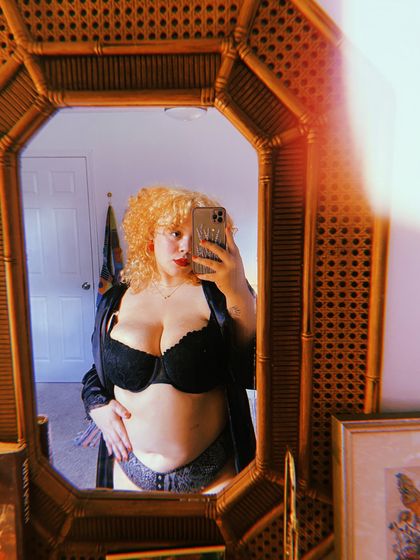 queenbeebrookev OnlyFans picture