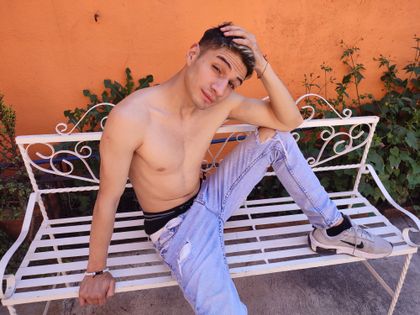straightfeethouse OnlyFans picture