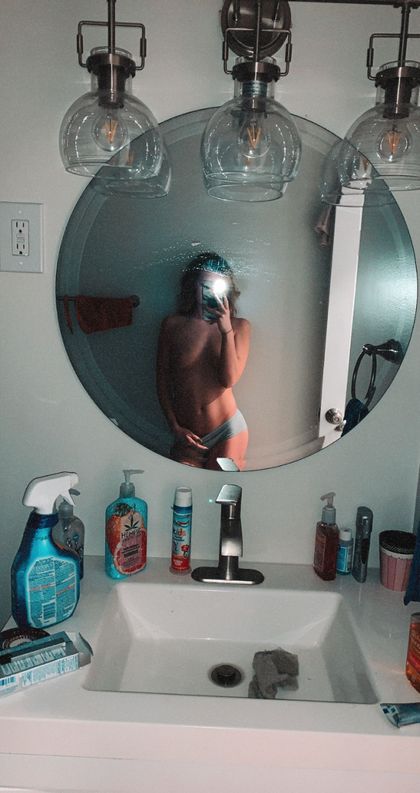 moodymel OnlyFans picture