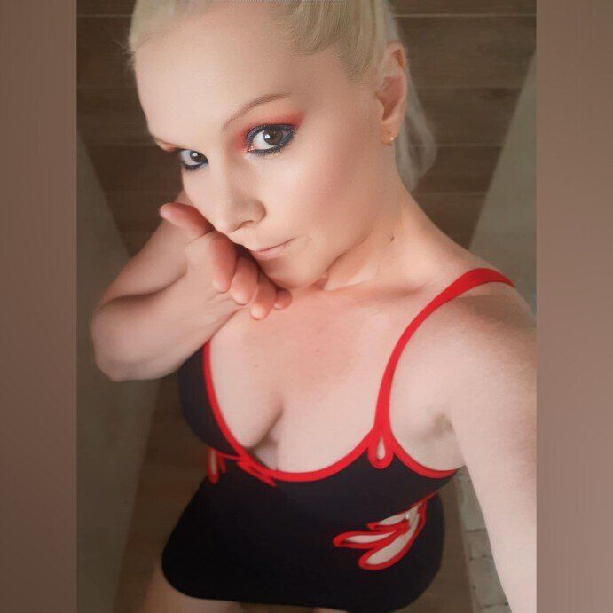 ownedwife2share OnlyFans profile picture