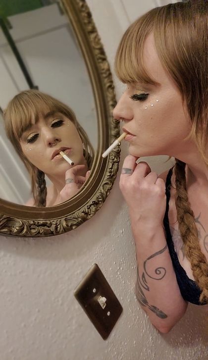 billiebee_smoking OnlyFans picture