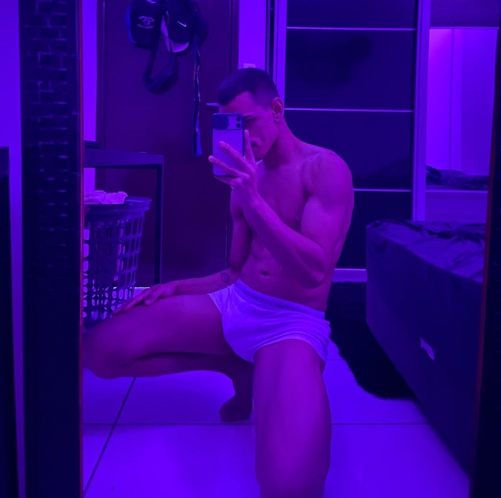 roliasss OnlyFans - Free Trial - Photos - Socials | FansMetrics.com
