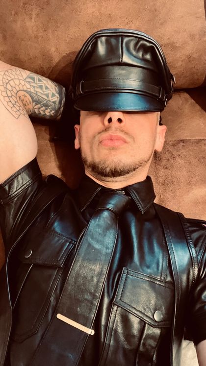 smoker.clem.leather OnlyFans picture