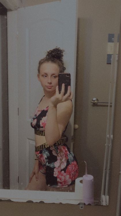 bxby.strawberry OnlyFans picture