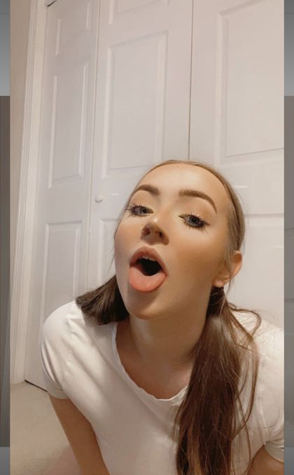 babyemm18_free OnlyFans picture