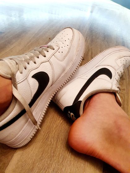 sneakerpeaker OnlyFans picture