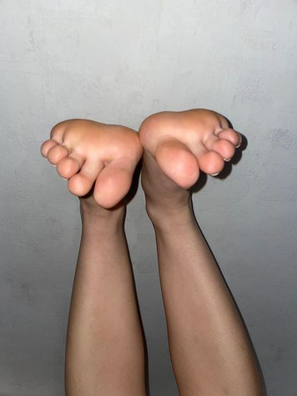 herwhitefeet OnlyFans picture