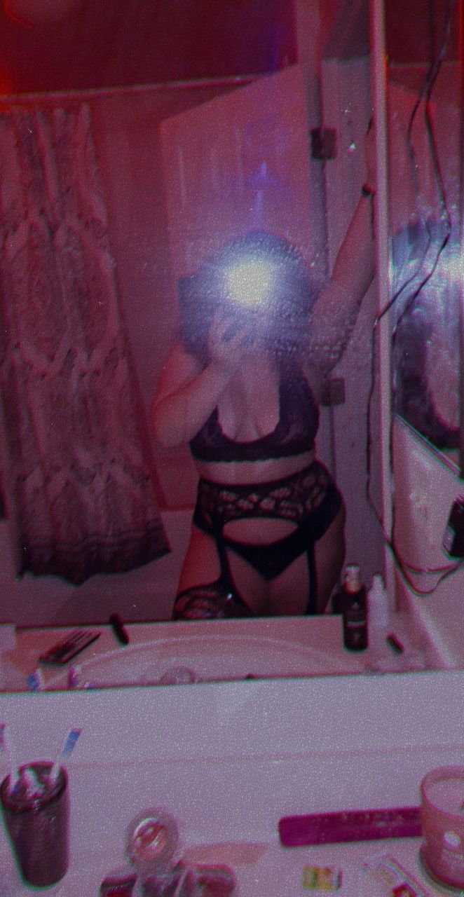 bisexualbitch332 OnlyFans profile picture