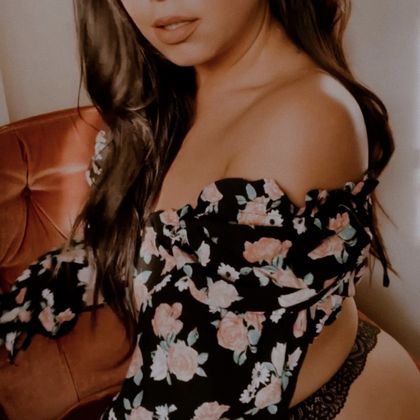 royalnikkibloom OnlyFans picture