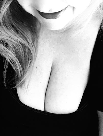 zenalust OnlyFans picture