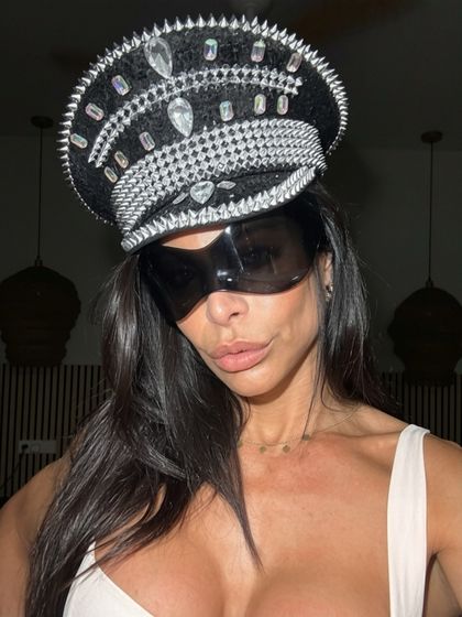 vivinaughtyts OnlyFans picture