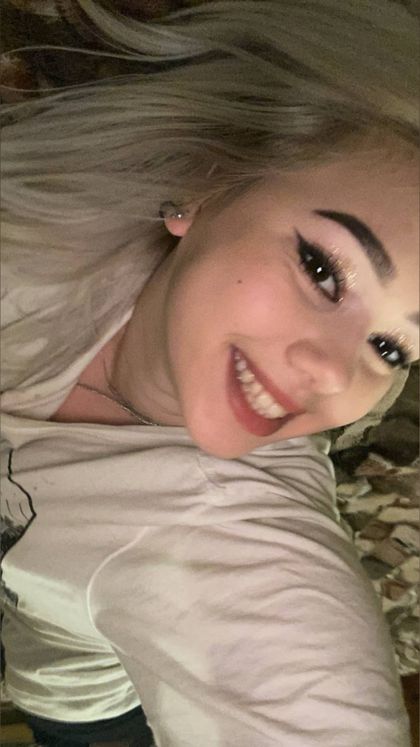 emy_poops OnlyFans picture