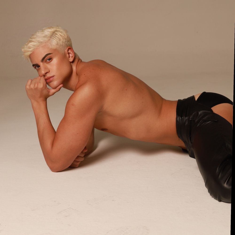 kevrau OnlyFans - Free Trial - XXX Photos | FansMetrics.com