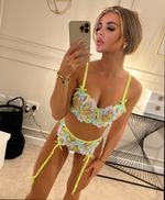 c.r98 OnlyFans - Free Trial - Photos - Socials | FansMetrics.com