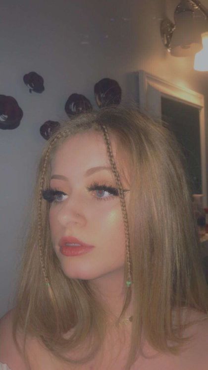lovelyluxee OnlyFans picture