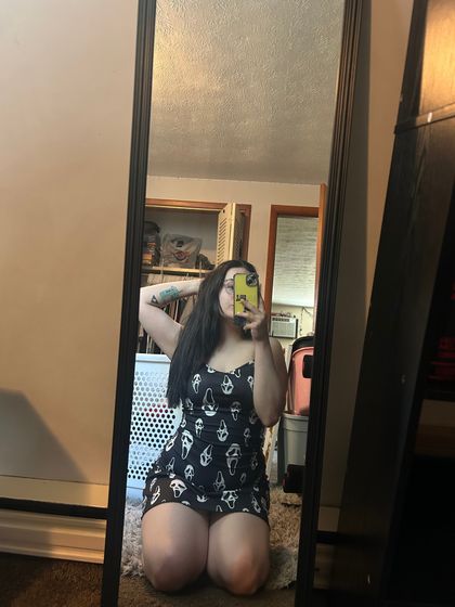 yellowhearts99 OnlyFans picture