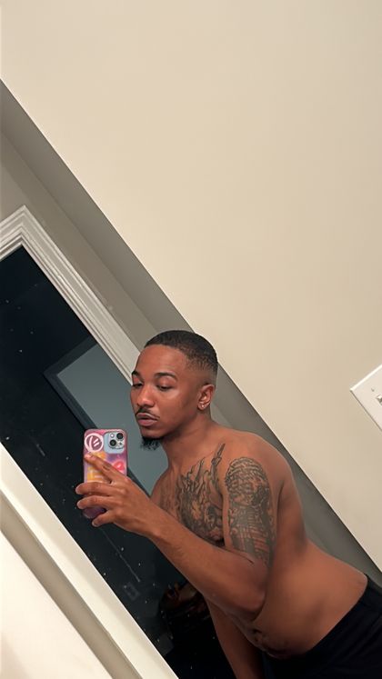 ineverwearshirts OnlyFans picture