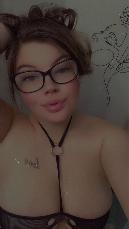 queenlyss28 OnlyFans picture