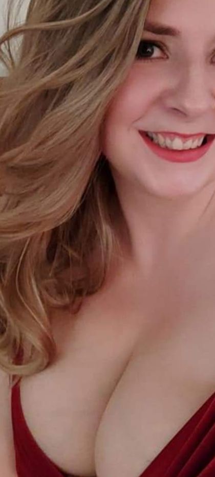 cleaningandcurves OnlyFans picture