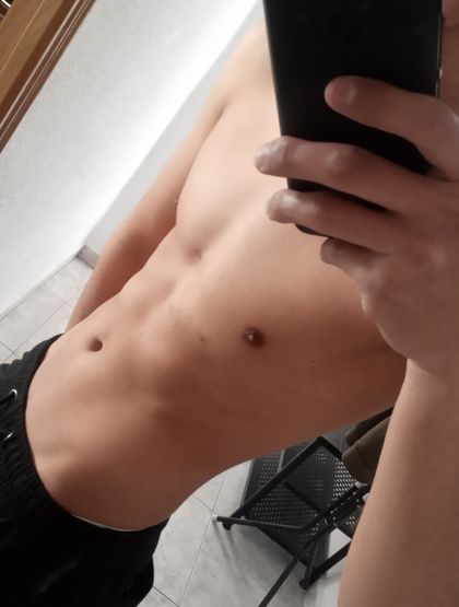 aro_n OnlyFans picture
