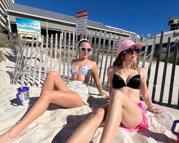 2 Twin Bitches