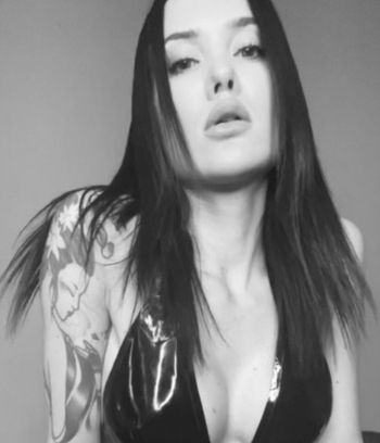 zoenoir OnlyFans - Free Trial - Photos - Socials | FansMetrics.com