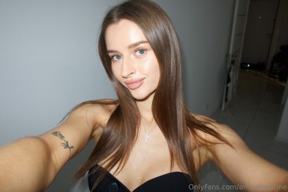 amywinestine OnlyFans picture