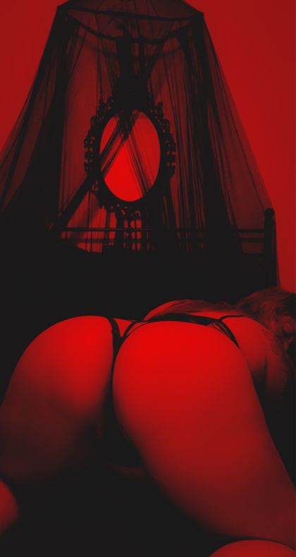 deadlydarthdoll OnlyFans picture